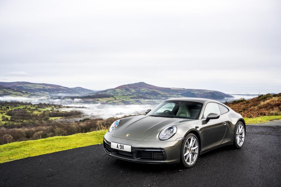  Porsche 911 Carrera (992) 2019 года  (UK) (фото 19 из 32)
